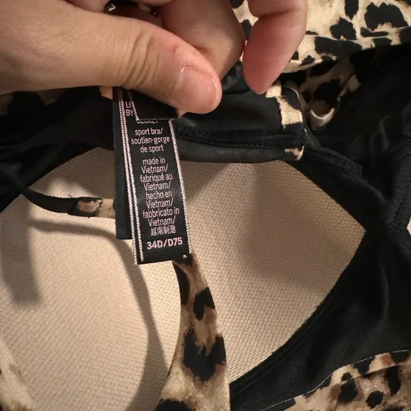 Work out set. VICTORIA SECRET - Picture 2 of 3